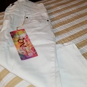 White capri jeans